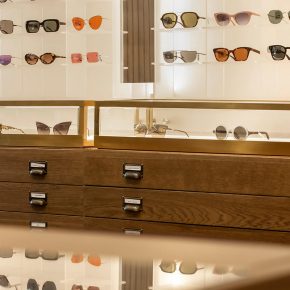 kapolis-optician-store-design-shelves-2