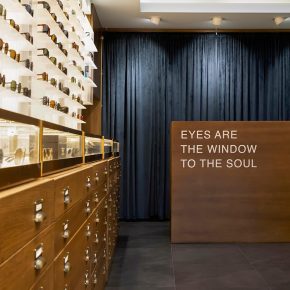 kapolis-optician-store-design-square-cashier