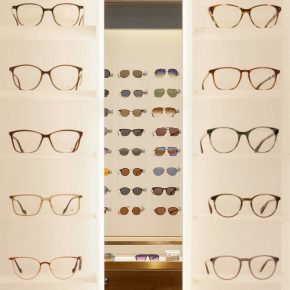 kapolis-optician-store-design-square-shelves